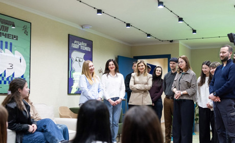 Олена Зеленська ознайомилася з проєктами підтримки молоді та ветеранів на Хмельниччині