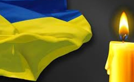 Біль, сум, сльози: у Старокостянтинівській громаді попрощаються із захисником