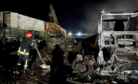 Нічний удар по Одещині: двоє людей загинули, є поранені. Дрон влучив у багатоповерхівку