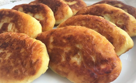 Рецепт дня: ріпляники з квашеною капустою та грибним соусом