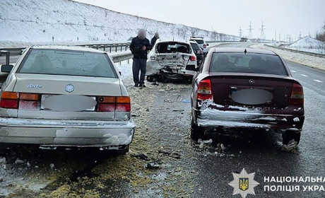 На трасі Київ – Харків – Довжанський сталася ДТП: постраждали жінки та дитина