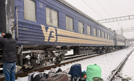 Пасажирів Укрзалізниці між Миколаєвом та Херсоном тимчасово перевозять автобусами