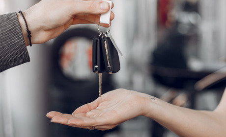 Передали авто «по довіреності» і втратили контакти: що робити та як уникнути проблем