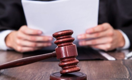 За 200 доларів хабаря – 17 тисяч гривень штрафу: у Трускавці судили водійку авто