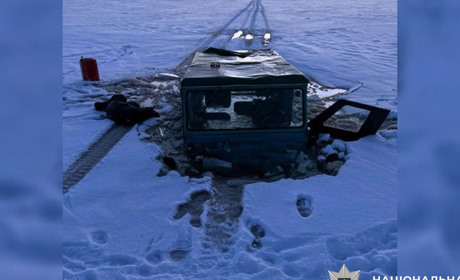 У Миргородському районі автомобіль провалився під кригу: четверо людей врятувалися