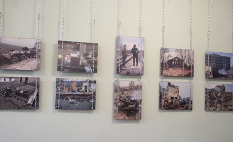 ПАМ'ЯТЬ У СВІТЛИНАХ: ФОТОВИСТАВКА ПРО ПЕРШІ ДНІ ПОВНОСШТАБНОГО ВТОРГНЕННЯ