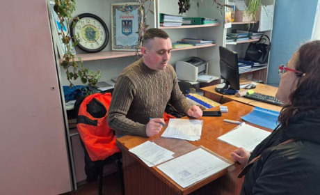 Переселенцям з Херсонщини у Хмельницькій області передали гуманітарну допомогу і надали консультації