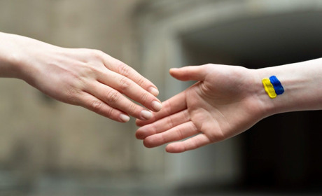 Волонтери закликають громаду Первомайська підтримати збір скляної тари 0,5 л для ЗСУ