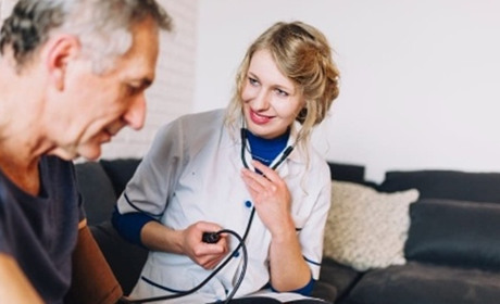 Недорога реабілітація після інсульту в Одесі — низька ціна за результат у клініці Відновлення