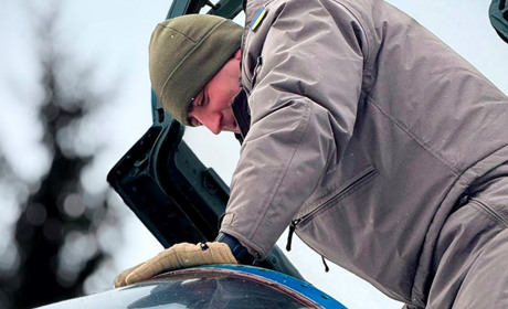 Гул літаків як саундтрек життя: як дитяча мрія хлопця зі Старокостянтинова стала реальністю