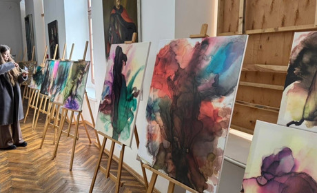 У Вишнівецькому палаці діє виставка кременецької мисткині