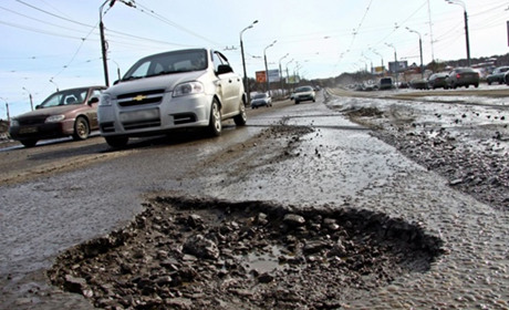 Зі снігом в Україні “зійшов” і асфальт: стан покриття державних доріг та плани ремонту на 2026 рік
