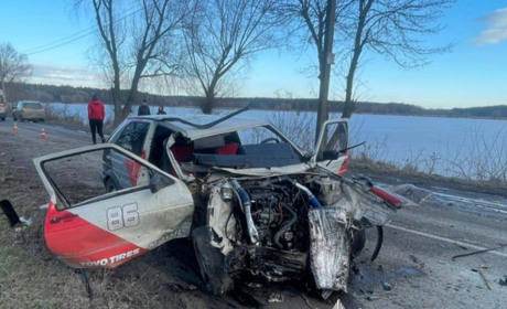 На Фастівщині водій врізався в дерево: поліція з’ясовує причини ДТП