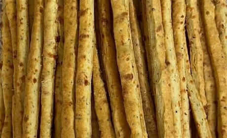 Готуємо сьогодні: солоні сирні палички