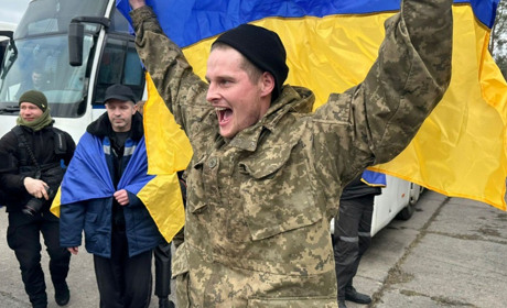 З російського полону повернулися 300 українських військових і двоє цивільних