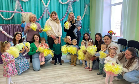 Тепла родинна атмосфера та дитячі усмішки: у Центрі раннього розвитку відбулося свято весни