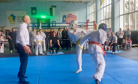 17 призових місць: як каратисти з Первомайська виступили на чемпіонаті в Полтаві