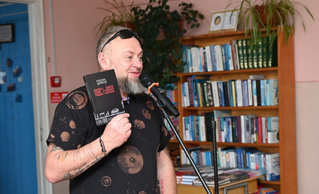 Від сміху до щему в душі: у бібліотеці в Кагарлику відбулася зустріч із Русланом Горовим