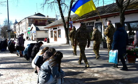 Ніжинська громада провела в останній шлях захисника України - Романа Шостака