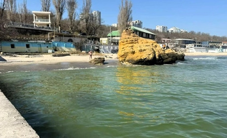 В Одесі зафіксували забруднення моря: у воді виявили підвищений вміст жирів і масел