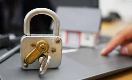 Одесит виготовив фальшиві документи про смерть власника, щоб заволодіти квартирою