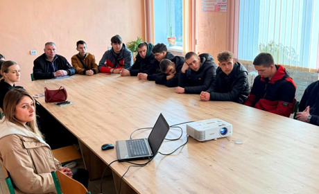 Новини Старокостянтинівщини. Фотовиставка, викрадене авто, перфоманс, ярмарок, зустрічі та перемоги