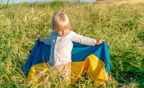 «Чужих дітей не буває» — усиновлення під час війни: права, обов’язки та пільги
