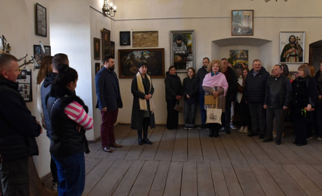 У замку князів Острозьких відкрили виставку картин ігумена Лаврентія