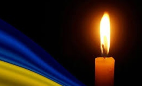 Біль, сум, сльози: у Старокостянтинові попрощаються із захисником