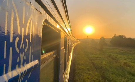 Укрзалізниця змінила правила безпеки: поїзди можуть зупиняти під час руху