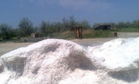 Пограбування Арабатської стрілки: як окупанти вивозять сіль Генічеська під виглядом “інвестицій”