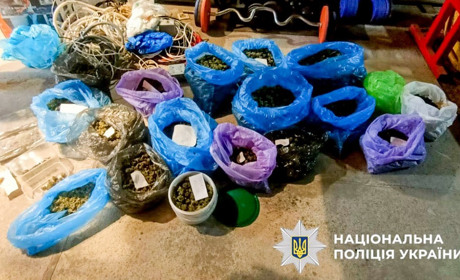 На Ржищівщині в чоловіка вилучили понад 14 кг канабісу: зловмиснику загрожує тривале ув’язнення