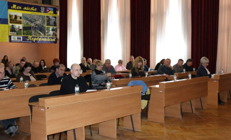 Депутати не підтримали звіт про харчування школярів у Первомайську: перевірку продовжили. Відео