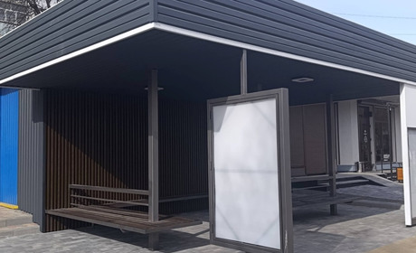 Чотири підприємці відремонтували автобусну зупинку в центрі Звягеля