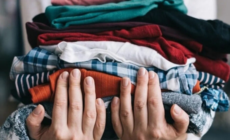 У Центрі “Вільні разом” в Івано-Франківську триває видача нового одягу для херсонців