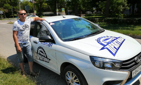 Кримчанин створив на лівобережжі Херсонщини фейкову автошколу та видурив у місцевих 3,4 млн рублів