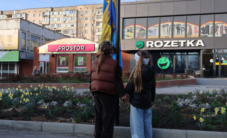 Південноукраїнськ — місто, яке чекає: у центрі з’явилися нові прапори