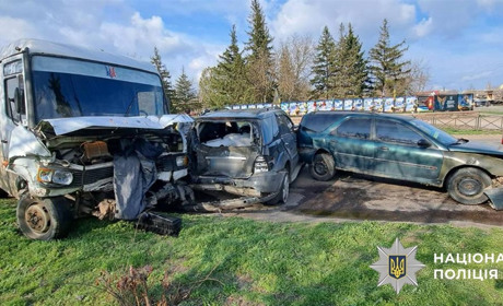 На Миколаївщині п’яний підсобний робітник влаштував масову ДТП на чужій вантажівці