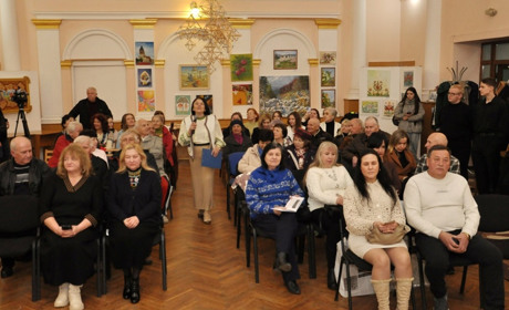 У Івано-Франківську відкрили “Великодній вернісаж”: серед учасників — митці з Херсонщини