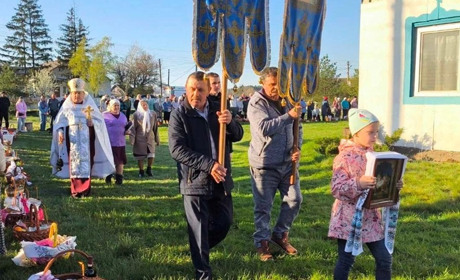 Графік Великодніх богослужінь 2026 року та освячення святкових кошиків у Переяславській громаді