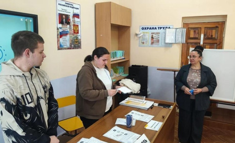 Росіяни вчать дітей на ТОТ “правильно голосувати”: як працює нова пропаганда