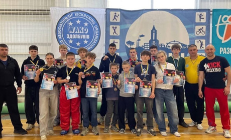 Кременецькі кікбоксери вибороли 14 медалей у Здолбунові