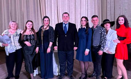 Дотепна комедія на сцені місцевого театру