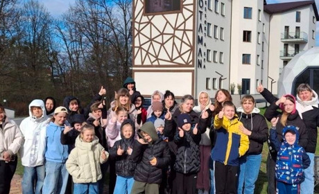 На Львівщину на оздоровлення поїхали діти з Херсонщини, серед них — юні мешканці Сірогозщини