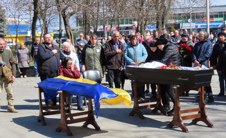 На щиті повернувся додому: у Золотоноші попрощалися із Захисником Євгенієм Руденком (ВІДЕО)