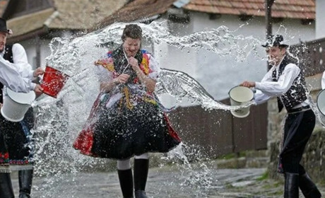 13 квітня: Поливаний понеділок та інші події, дати, свята, народні прикмети