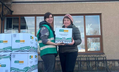 17 тисяч подарунків до Великодня: компанія «Акріс Агро» привітала пайовиків на Житомирщині