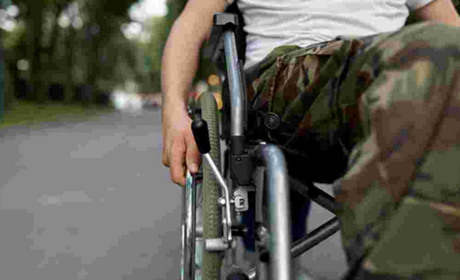 Статус особи з інвалідністю внаслідок війни: хто має право та як оформити