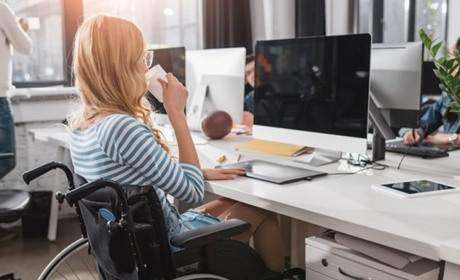 Роботодавці можуть отримати компенсацію за облаштування робочого місця для людей з інвалідністю