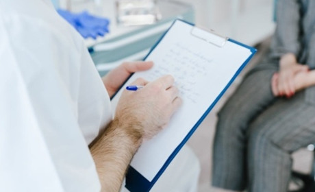 Геморой: симптоми, причини, ефективне лікування